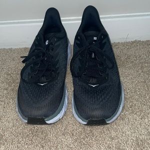 Hoka One One Women’s Clifton 7 in Black/White